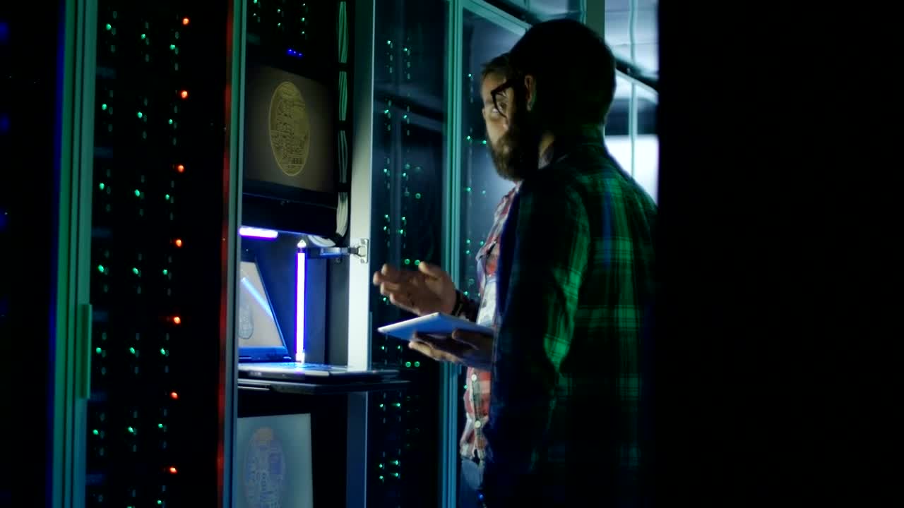 Stock Video Engineers Having A Conversation In Data Center Live Wallpaper For PC - Free Download
