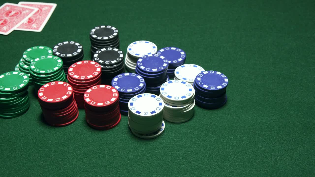 Video Stock Poker Player Claiming Their Chips Live Wallpaper Free - Free Download