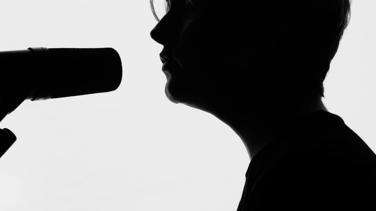 Video Stock Profile Silhouette Of A Man Singing Into A Microphone Live Wallpaper Free - Free Download
