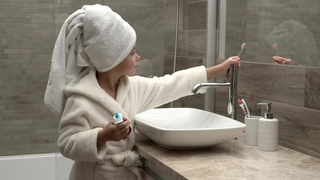 Stock Video Girl Applying Toothpaste Live Wallpaper For PC - Free Download