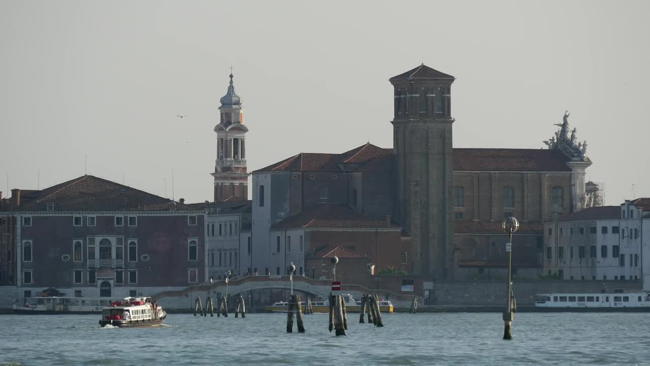 Stock Video Ferrie Arriving In Venice Live Wallpaper For PC - Free Download