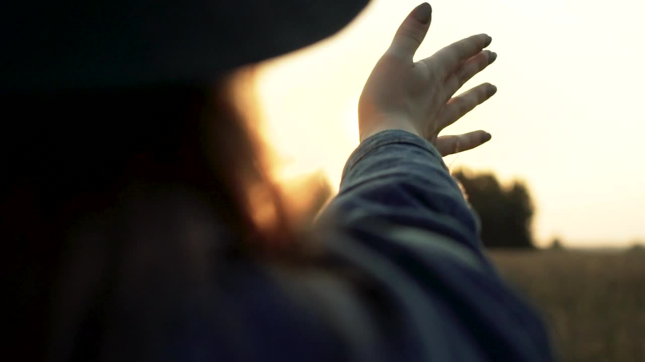 Stock Video Hand Playing With Sunbeams Live Wallpaper For PC - Free Download