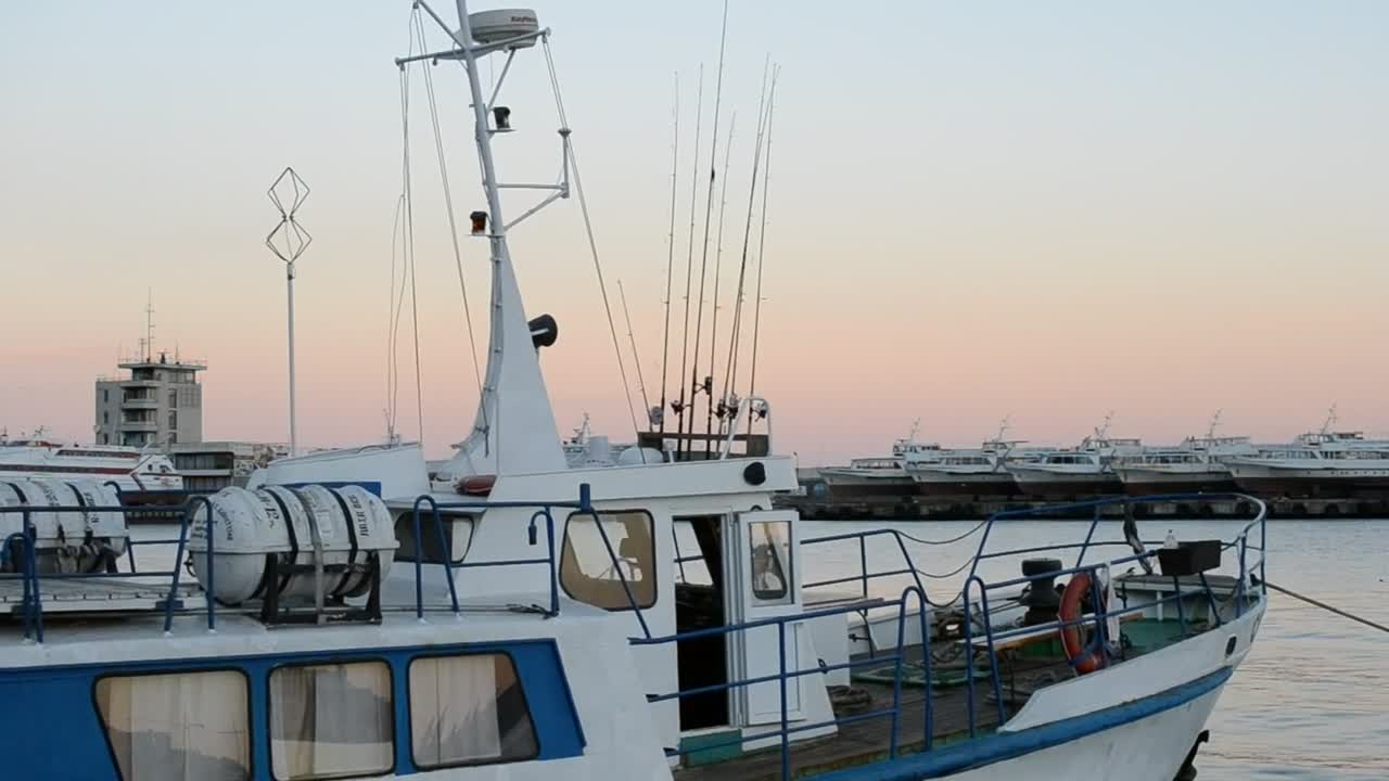 Free Stock Video Yacht Moving Gently In Port Live Wallpaper - Free Download
