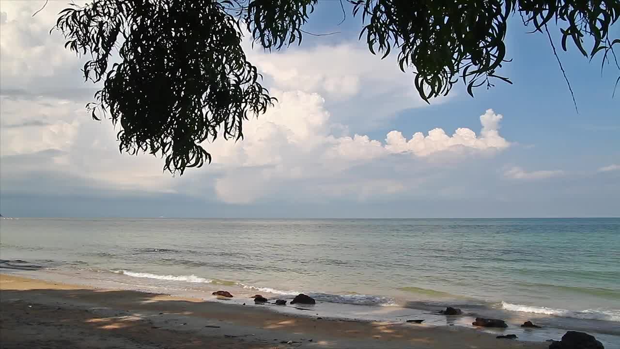 Free Stock Video Shallow Waves Breaking On The Sand Live Wallpaper - Free Download