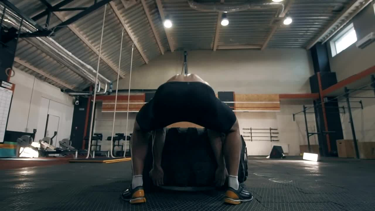 Stock Video Fitness Muscular Man Doing Crossfit Exercises Live Wallpaper For PC - Free Download