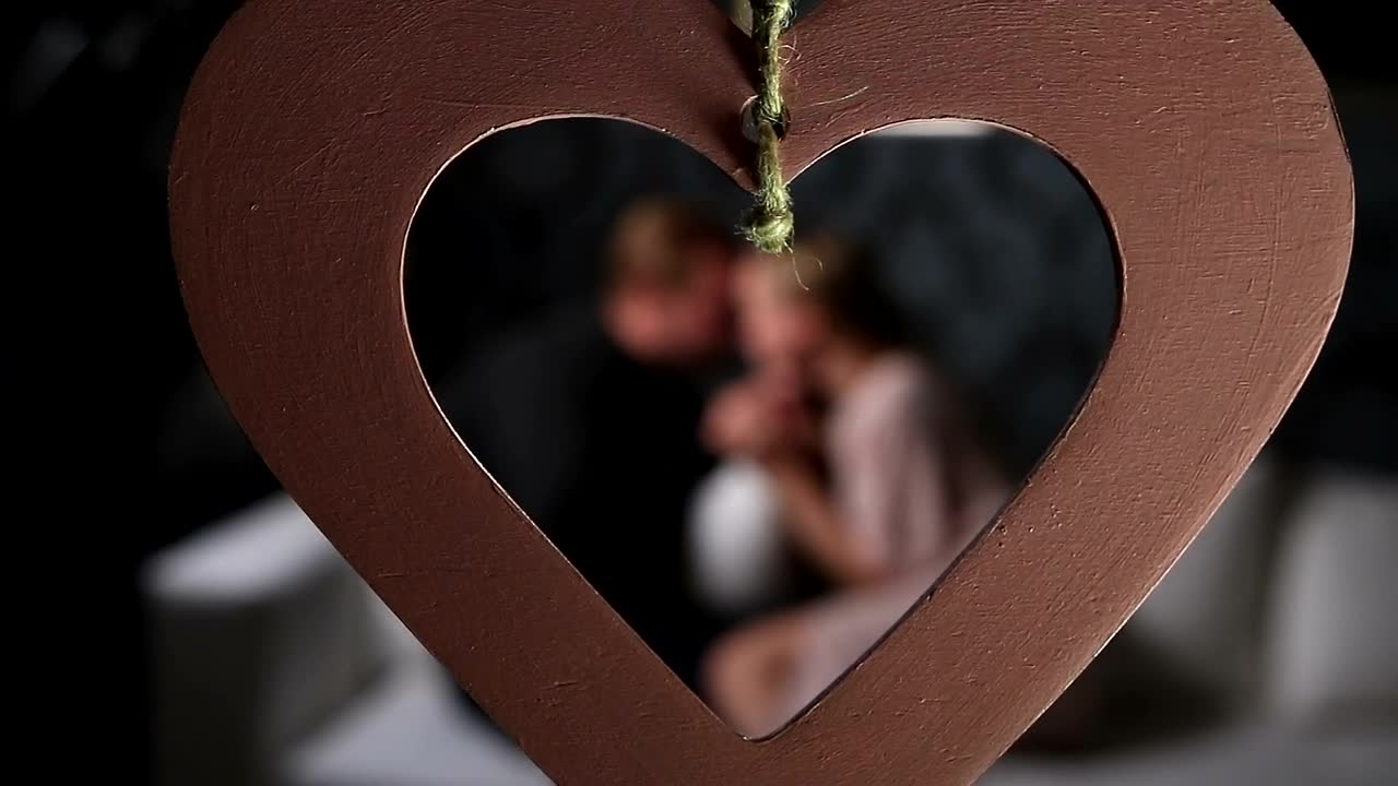 Free Stock Video Romantic Couple On The Sofa Live Wallpaper - Free Download