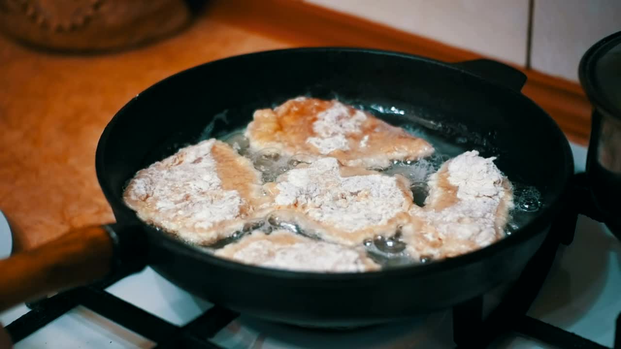 Stock Video Frying Meat In A Frying Pan With Oil Live Wallpaper For PC - Free Download