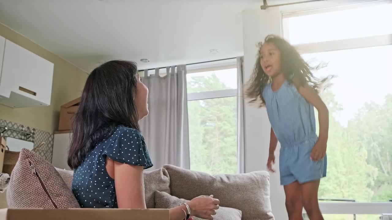 Stock Video Mom And Daughter Playing On A Couc Animated Wallpaper - Free Download