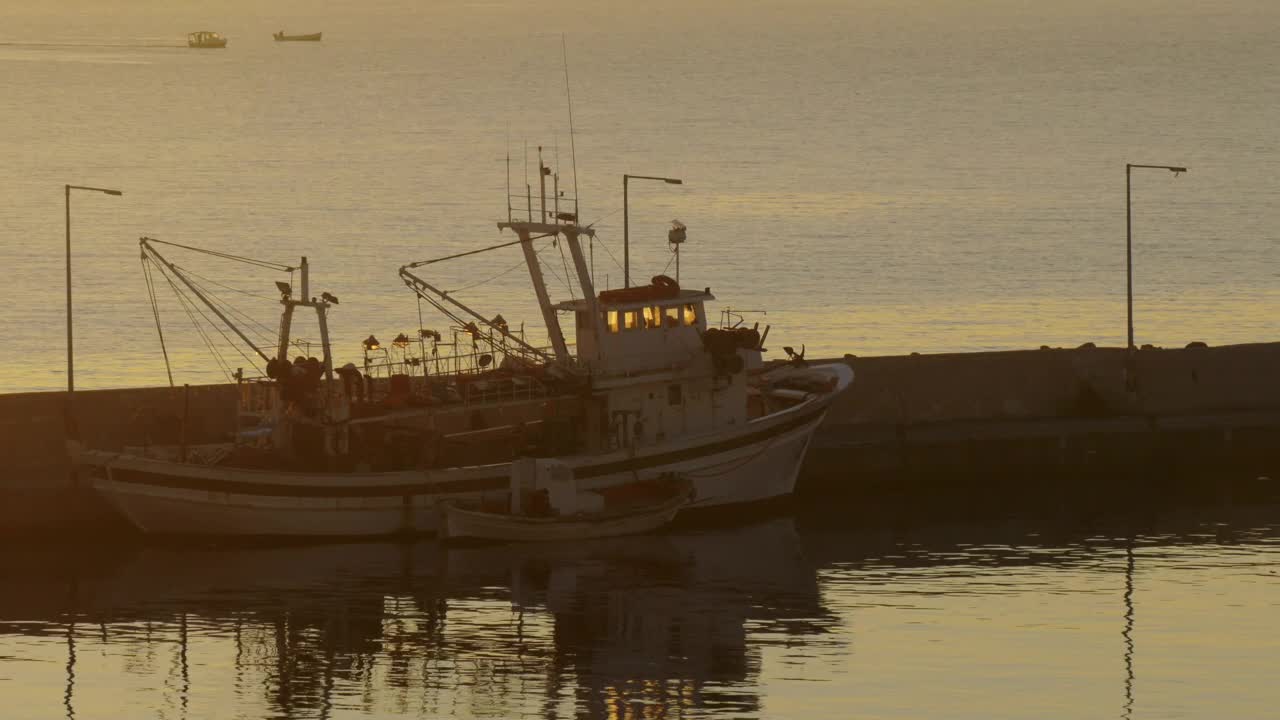 Stock Video Fishing Boat Anchored Up Live Wallpaper For PC - Free Download