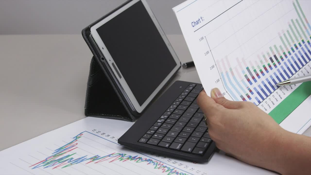 Stock Video Looking At Graphs Animated Wallpaper - Free Download