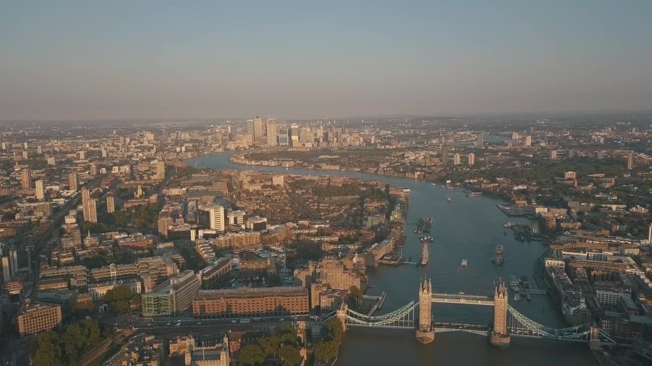 Stock Video London Overlooking The River And Buildings Animated Wallpaper - Free Download