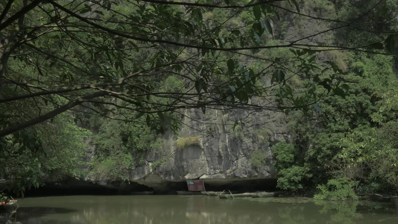 Free Video Stock Still Water At The Base Of A Mountain Live Wallpaper - Free Download