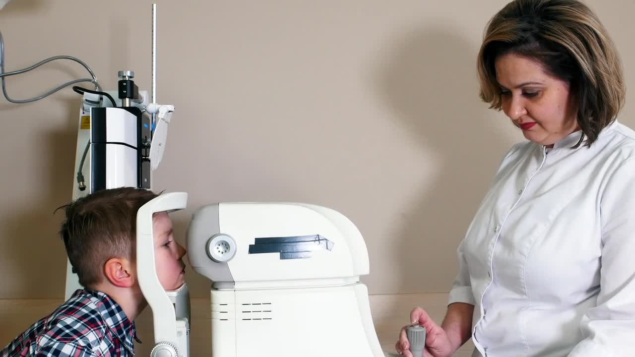 Stock Video Female Ophthalmologist Doing An Eye Exam To A Child Live Wallpaper For PC - Free Download
