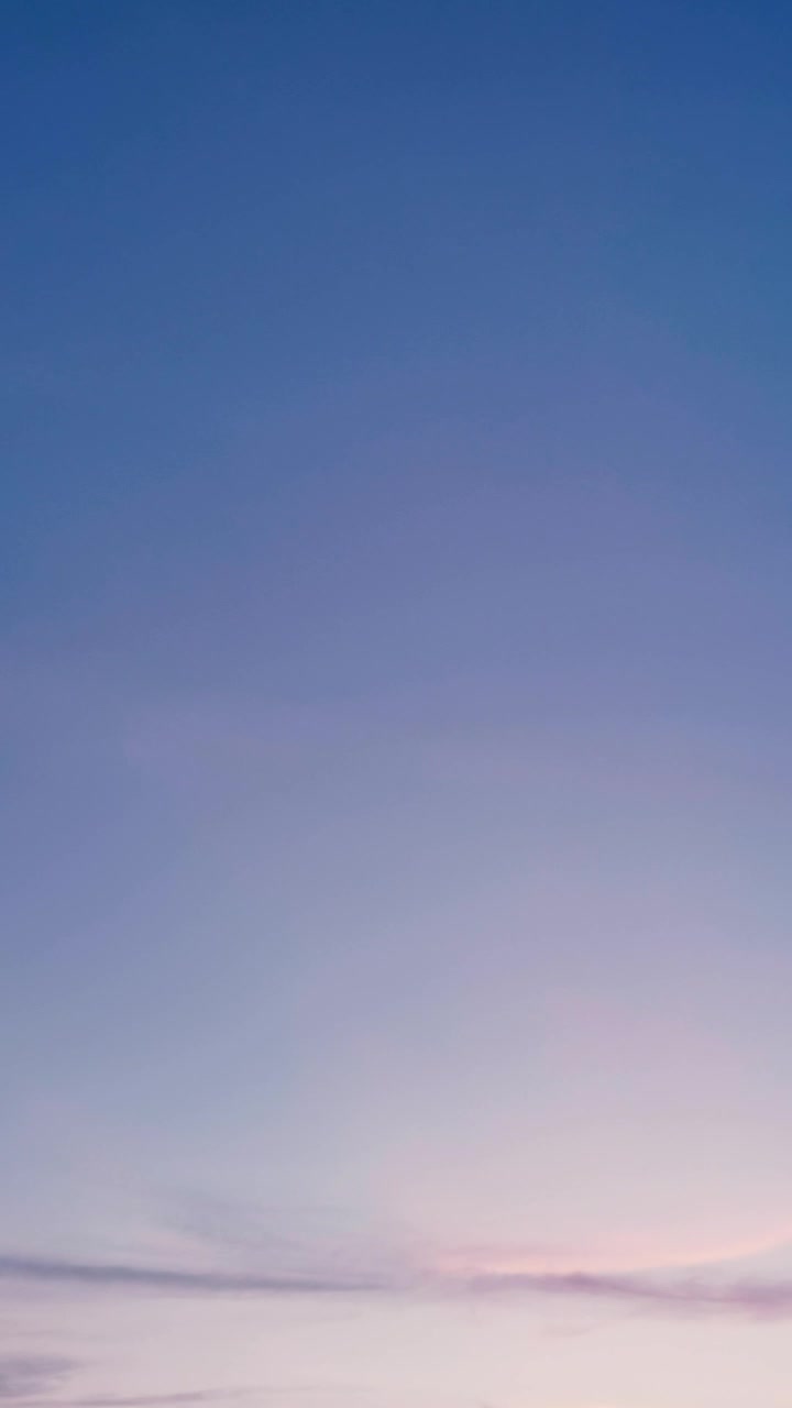 Free Video Stock Sky With Some Light Clouds And Their Gradient Colors Live Wallpaper - Free Download
