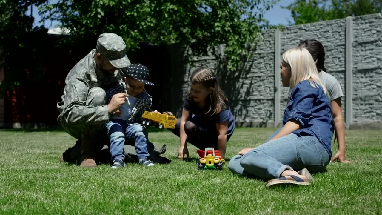 Free Video Stock Soldier Spending Time With Family In The Garden Live Wallpaper - Free Download