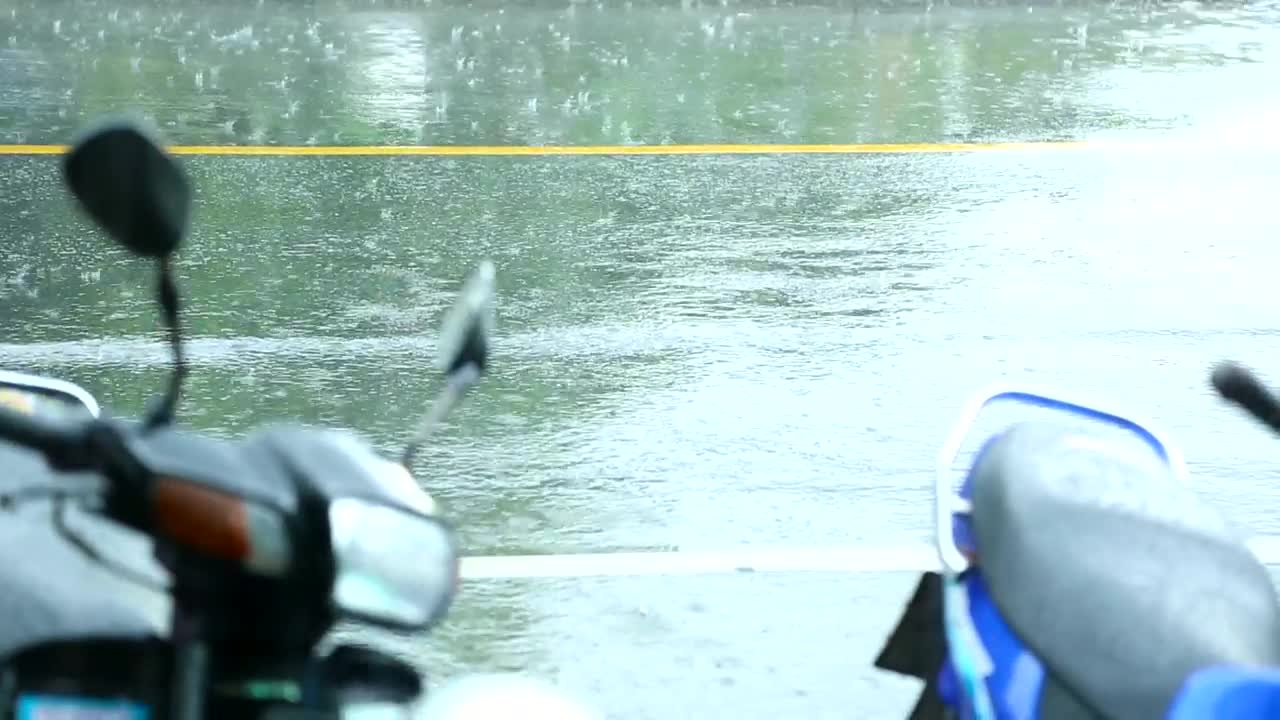 Video Stock Raining Over The City Street Asphalt Live Wallpaper Free - Free Download