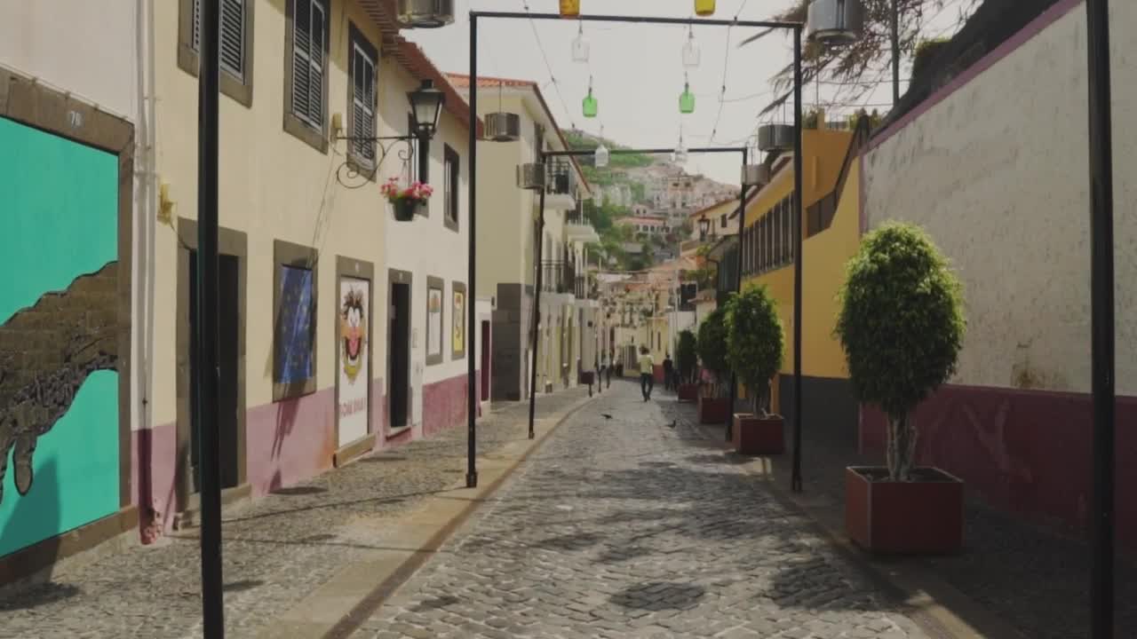 Free Stock Video Sightseeing In A Small Town Live Wallpaper - Free Download