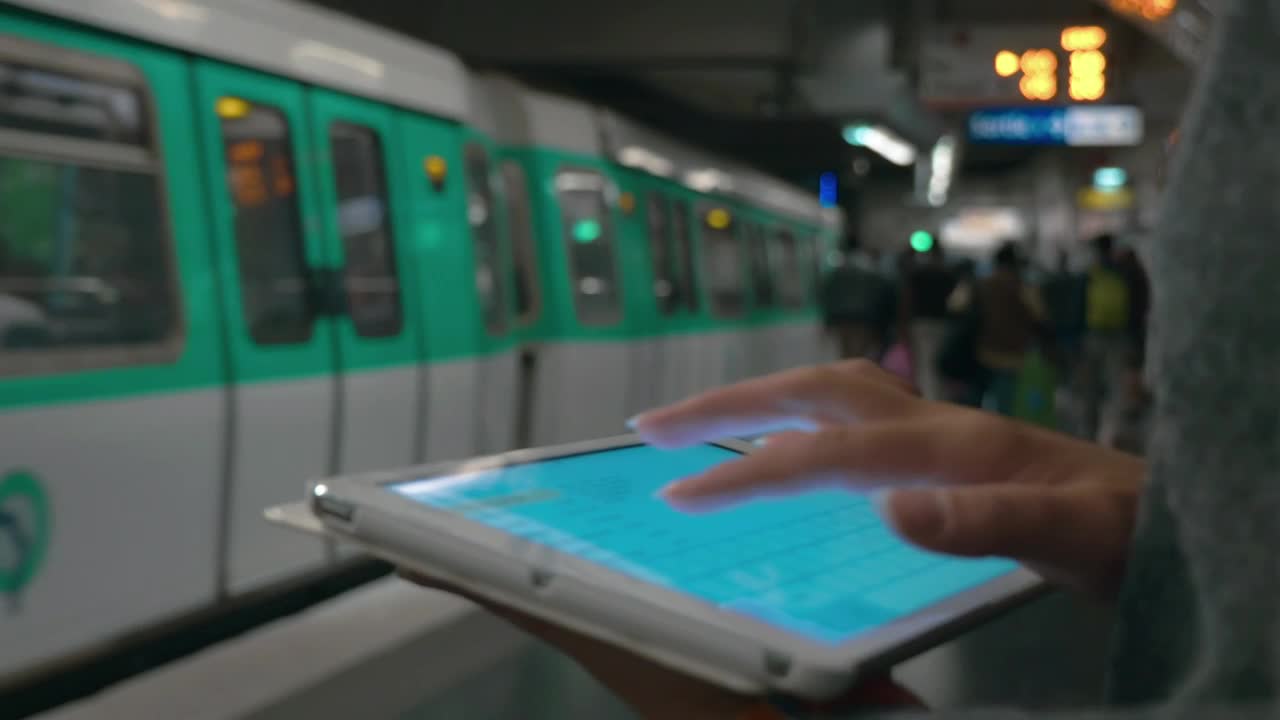 Free Stock Video Sending An Email As A Train Leaves Live Wallpaper - Free Download