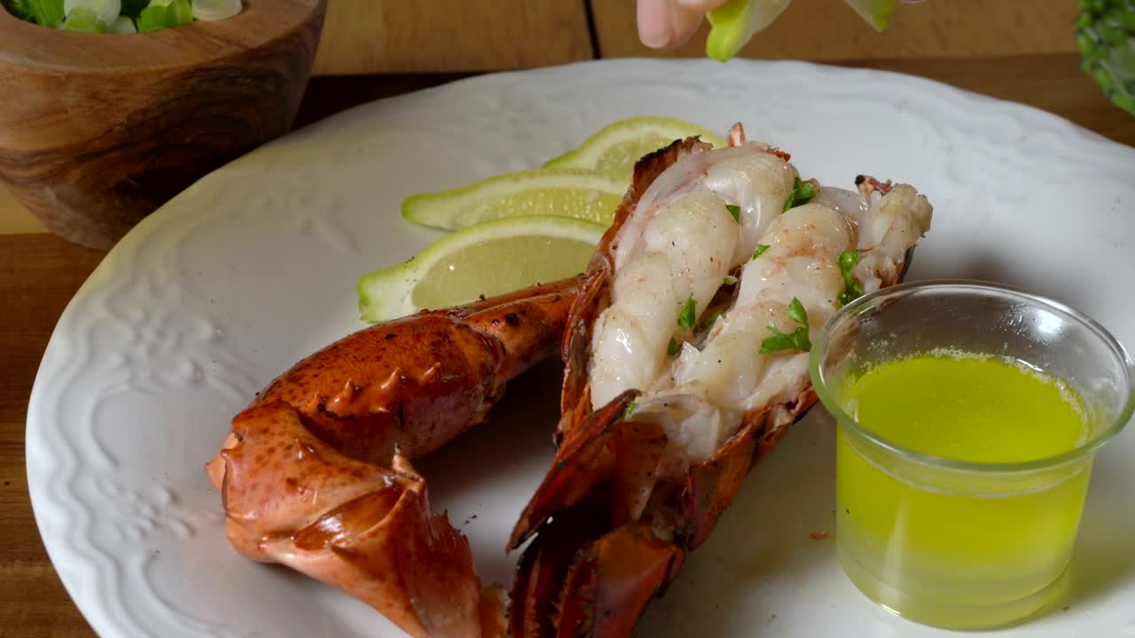 Free Video Stock Squeezing Lemon On Seafood Live Wallpaper - Free Download