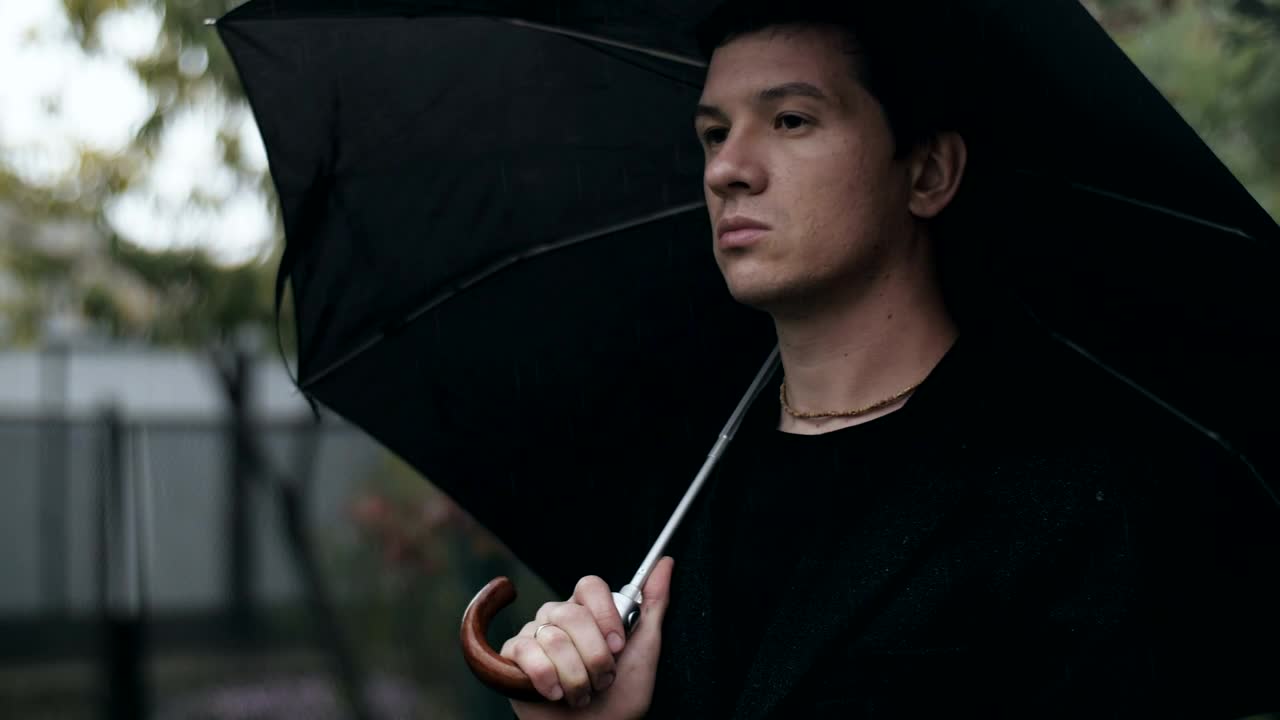 Free Stock Video Sad Man At A Funeral With An Umbrella Live Wallpaper - Free Download