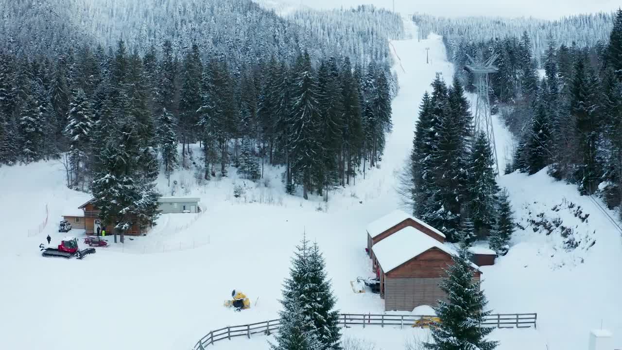 Video Stock Cabins At The Base Of A Slope Live Wallpaper For PC - Free Download