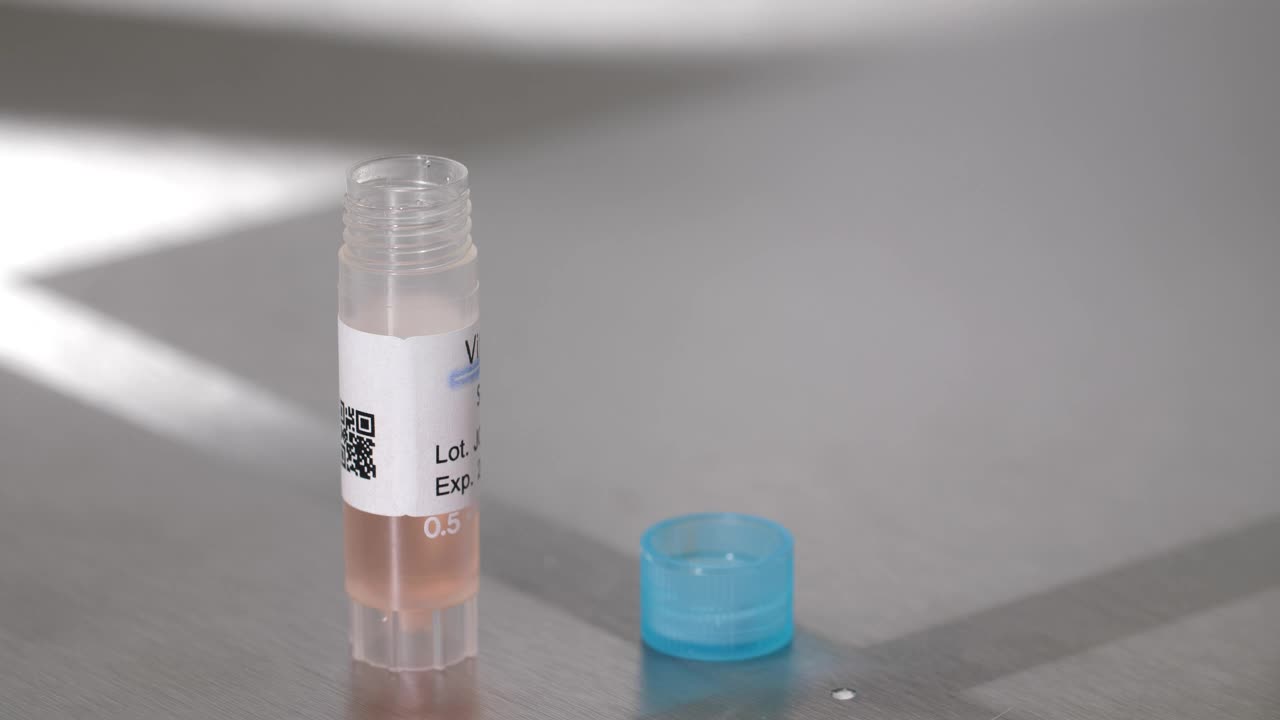 Free Stock Video Researcher Drawing Liquid With A Pipette Live Wallpaper - Free Download