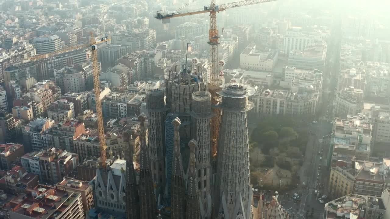 Video Stock Cathedral Under Repair With Cranes In Barcelona Live Wallpaper For PC - Free Download