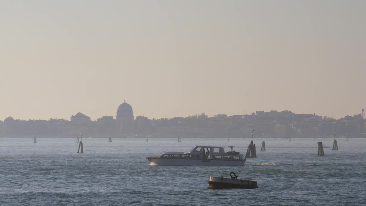 Free Video Stock tourist boat heading by venice Live Wallpaper - Free Download