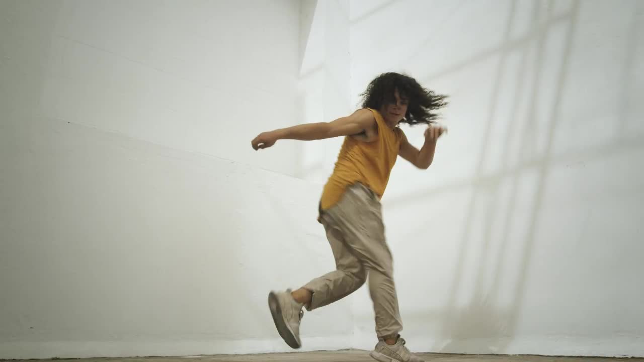 Stock Video Man Breakdancing Animated Wallpaper - Free Download