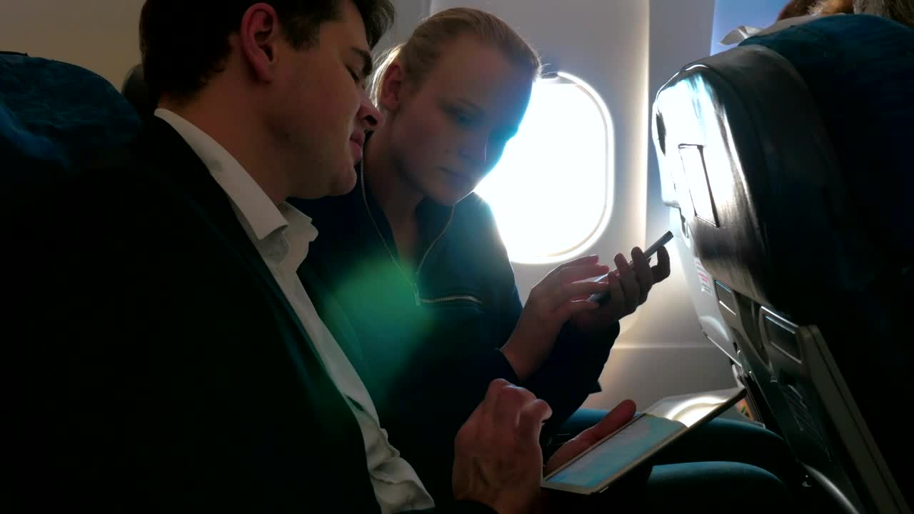 Free Video Stock talking business during a flight Live Wallpaper - Free Download