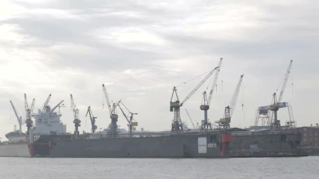 Stock Video Large Cranes Moving In Hamburg Smal Animated Wallpaper - Free Download