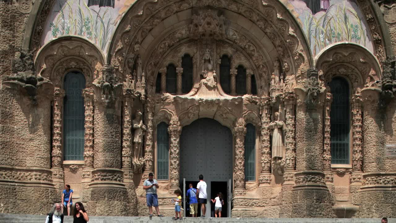 Free Video Stock the entrance of the sagrat cor temple in barcelona Live Wallpaper - Free Download