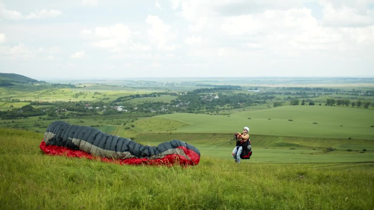 Stock Video Paraglider Lifts Off Over Open Field Live Wallpaper - Free Download