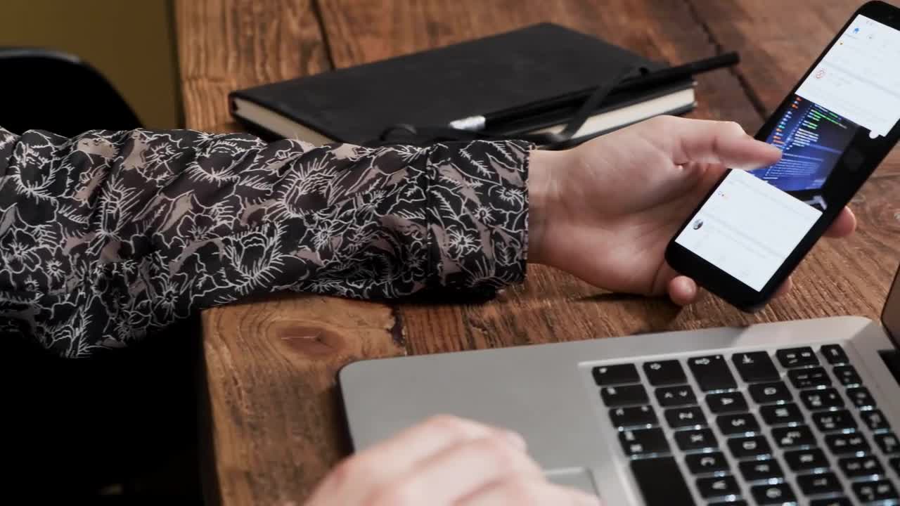 Video Stock Person Working While Scrolling On Social Networks Live Wallpaper Free - Free Download