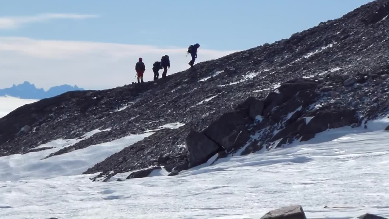 Stock Video Hikers On A Snowy Mountain Animated Wallpaper - Free Download