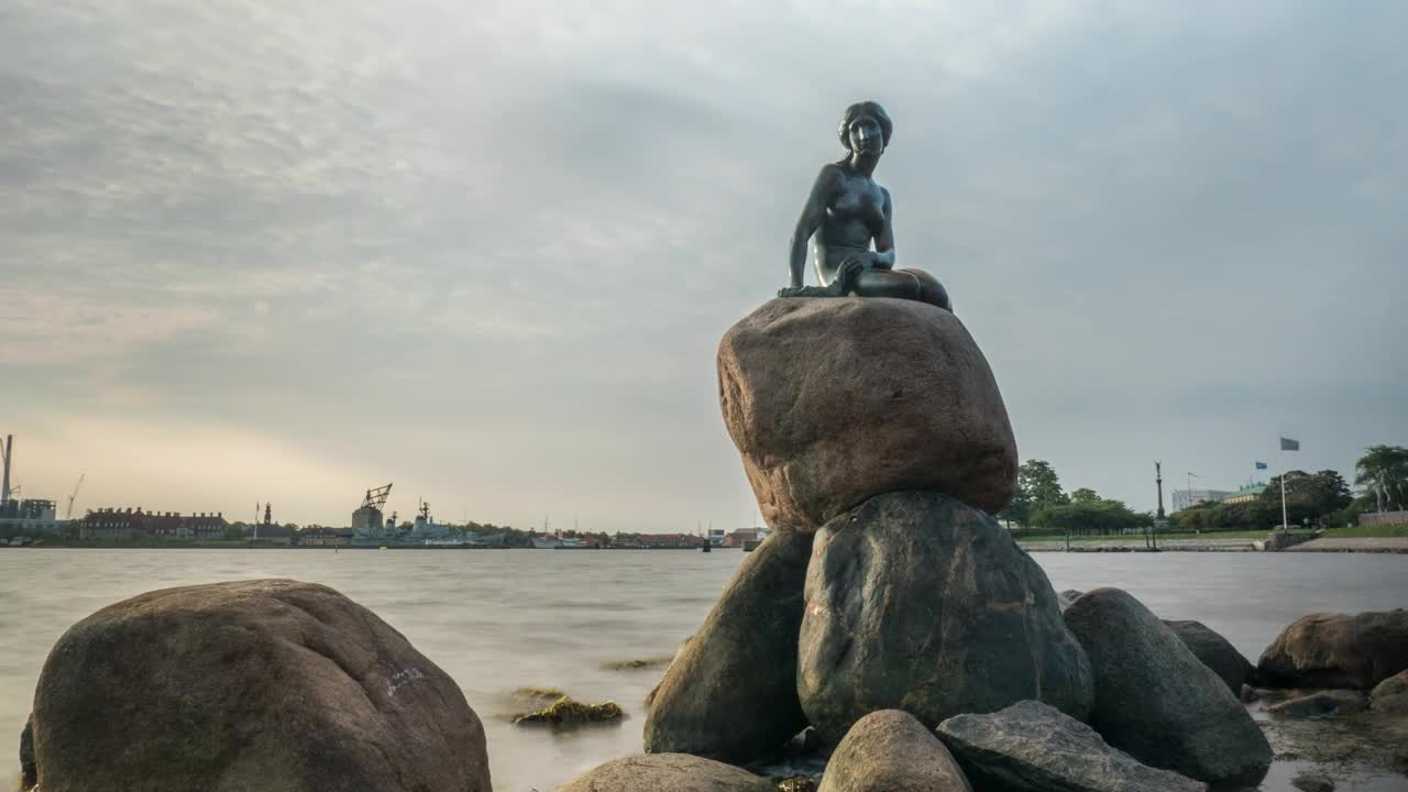 Stock Video Mermaid Statue By The Ocea Animated Wallpaper - Free Download