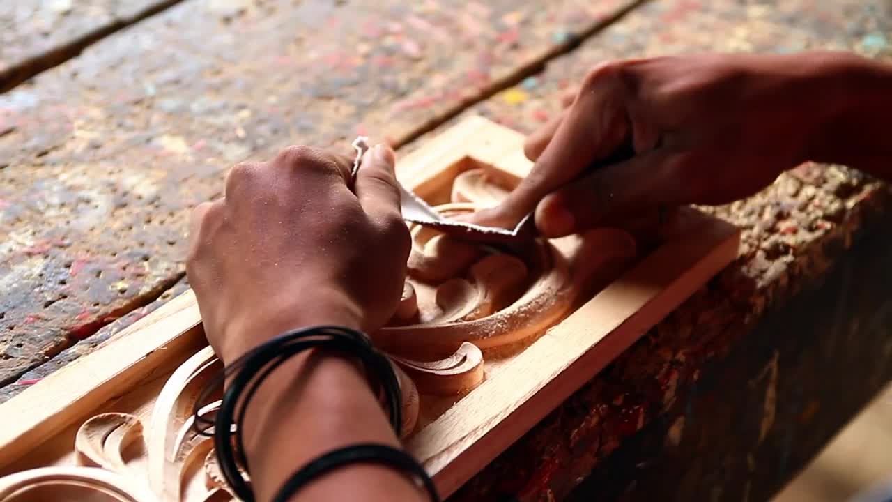 Free Stock Video Sanding Down The Edges Of A Carving Live Wallpaper - Free Download