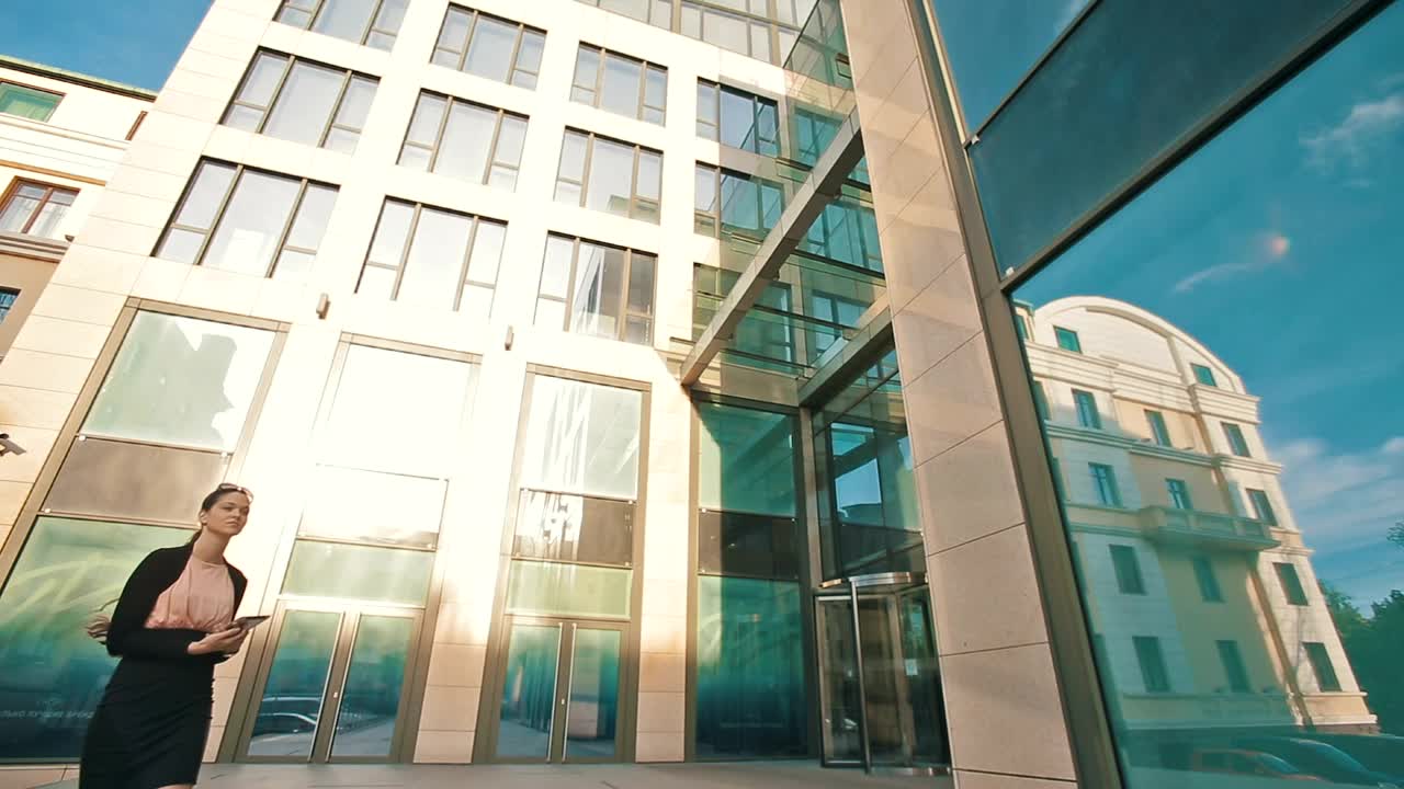Stock Video Entrepreneur Works On Her Tablet Outside Her Office Live Wallpaper For PC - Free Download