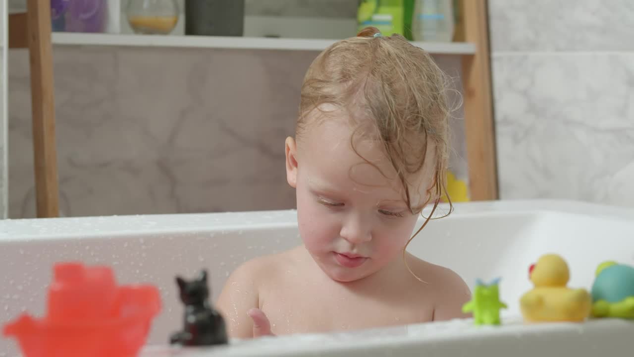 Video Stock Child Playing With Bath Animals Live Wallpaper For PC - Free Download
