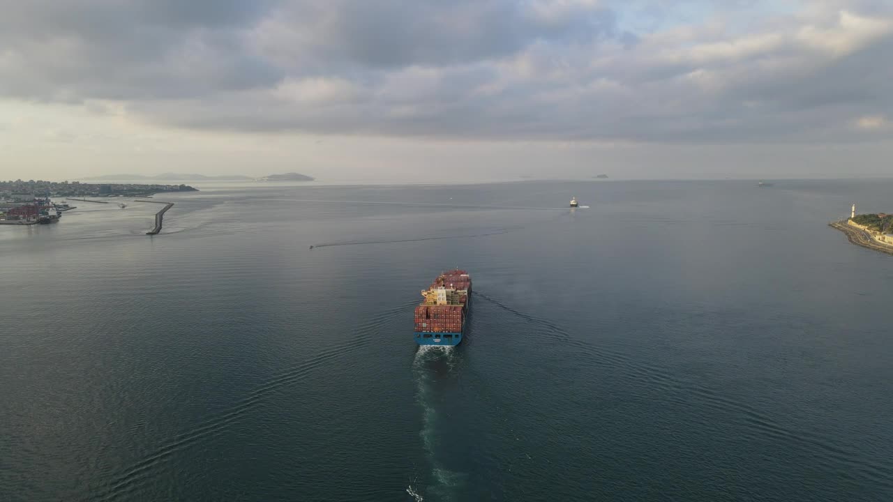 Video Stock Cargo Ship Starting A Trip From The Port City Live Wallpaper For PC - Free Download
