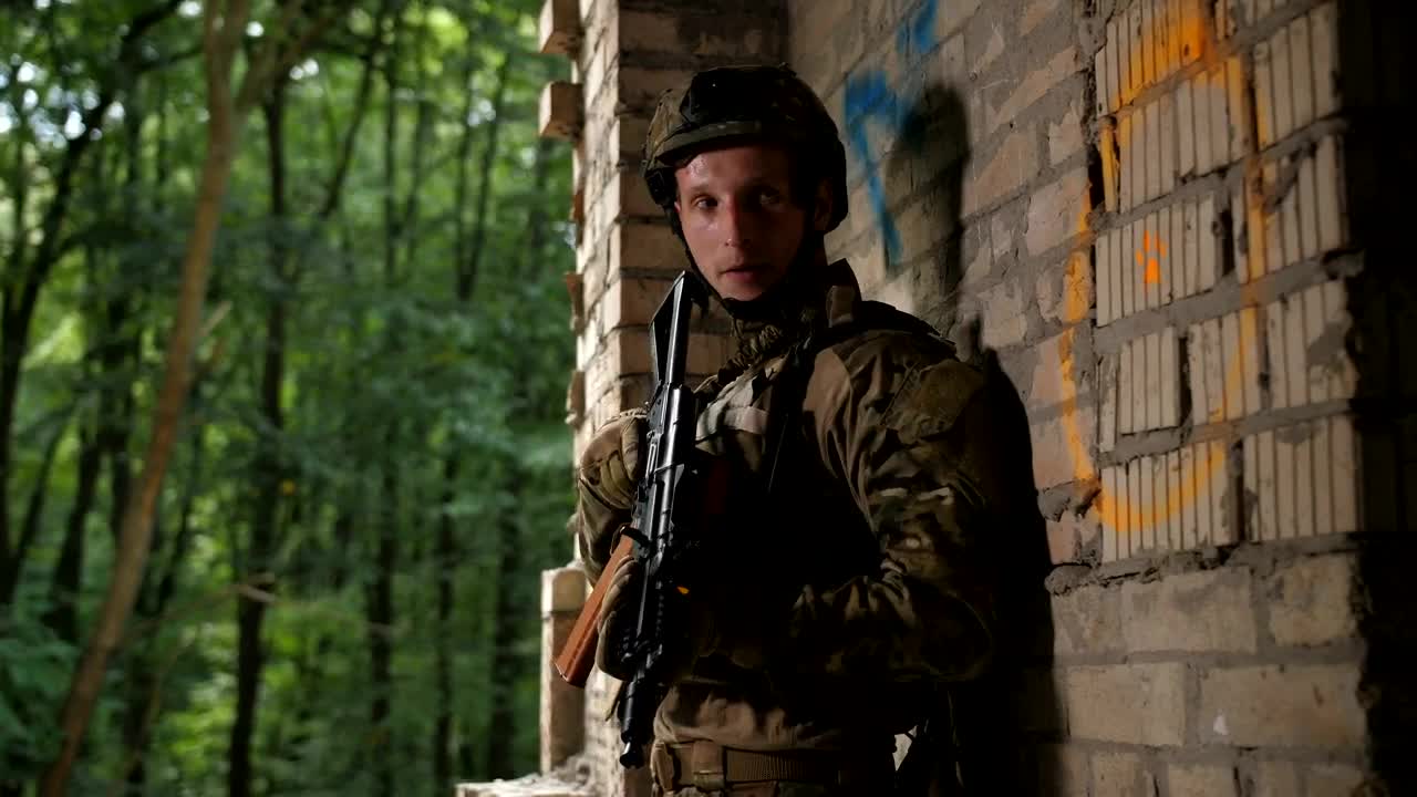Free Video Stock Soldier Moving Into An Area Live Wallpaper - Free Download