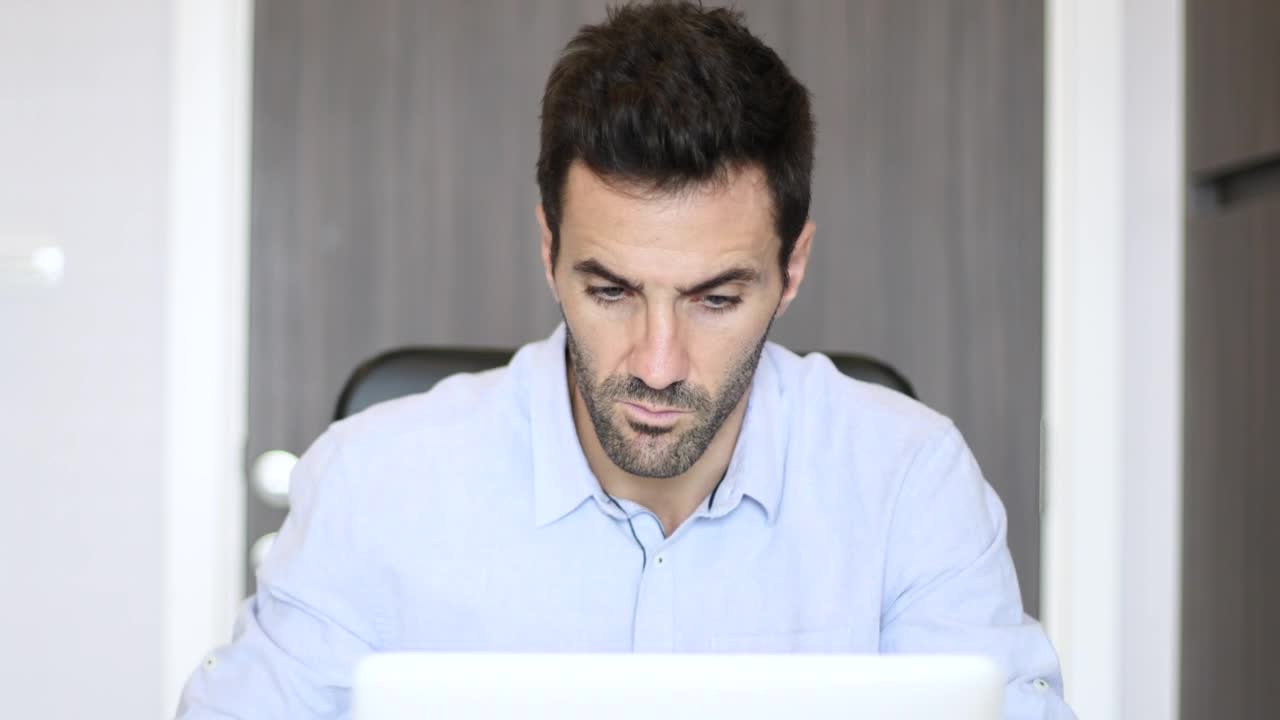 Stock Video Entrepreneur Frustrated With A Client Live Wallpaper For PC - Free Download