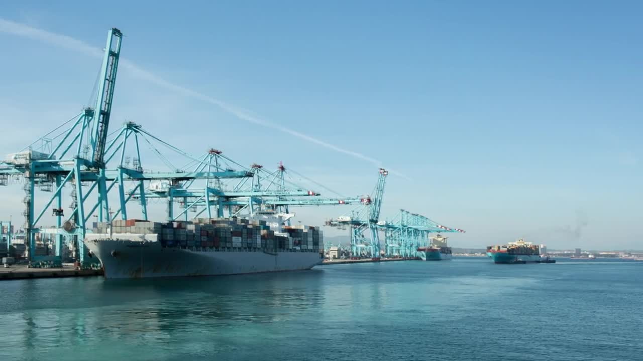 Stock Video Cranes Working On Unloading Dock Live Wallpaper For PC - Free Download