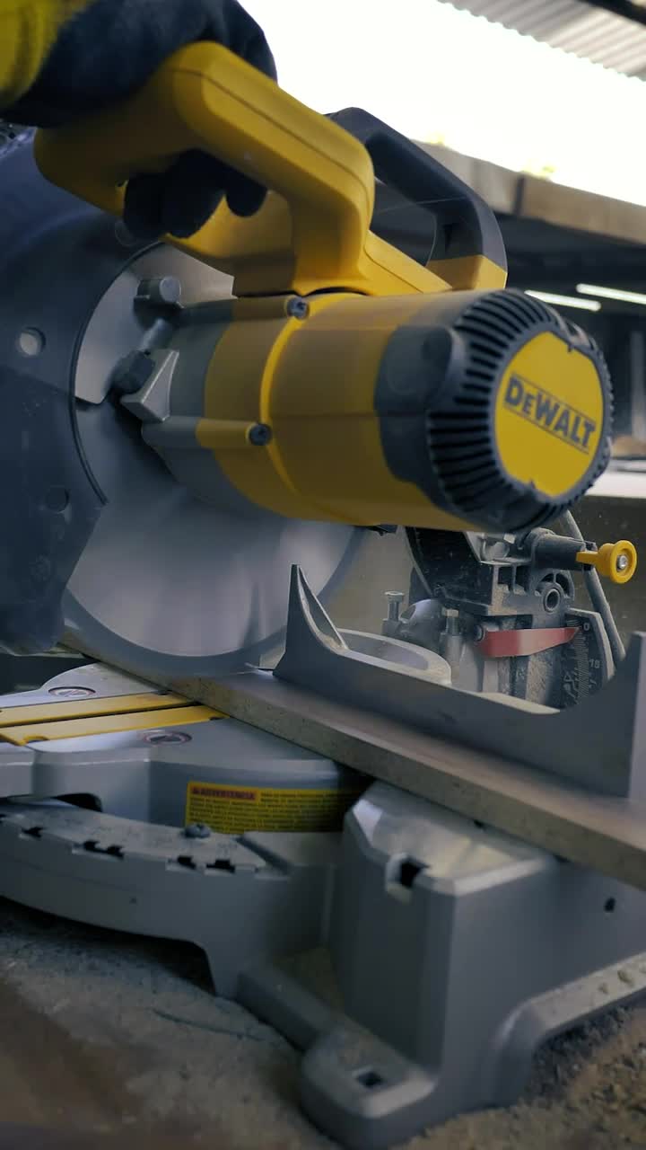 Free Stock Video Woodcut Saw Operated By A Carpenter Live Wallpaper - Free Download