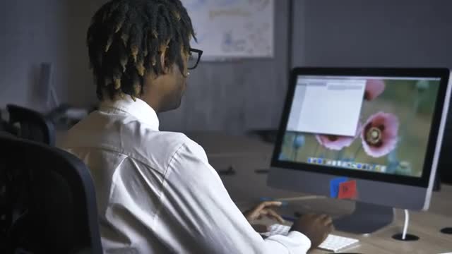 Free Stock Video Young Man In Front Of The Computer In An Office Smalllive Wallpaper - Free Download