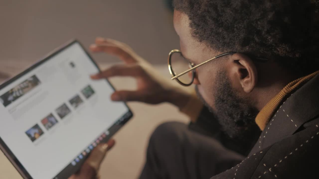 Free Stock Video Young Man Browsing The Internet With A Tablet Live Wallpaper - Free Download