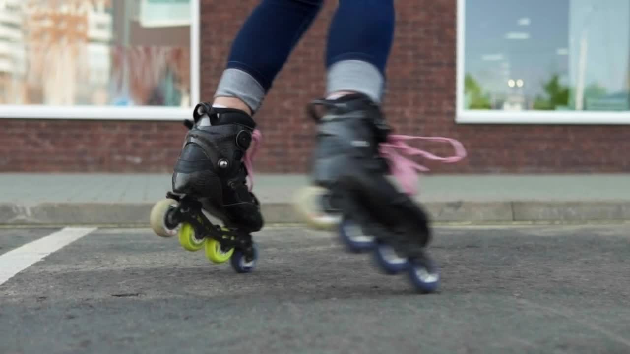 Free Video Stock Spinning While Roller Skating Live Wallpaper - Free Download