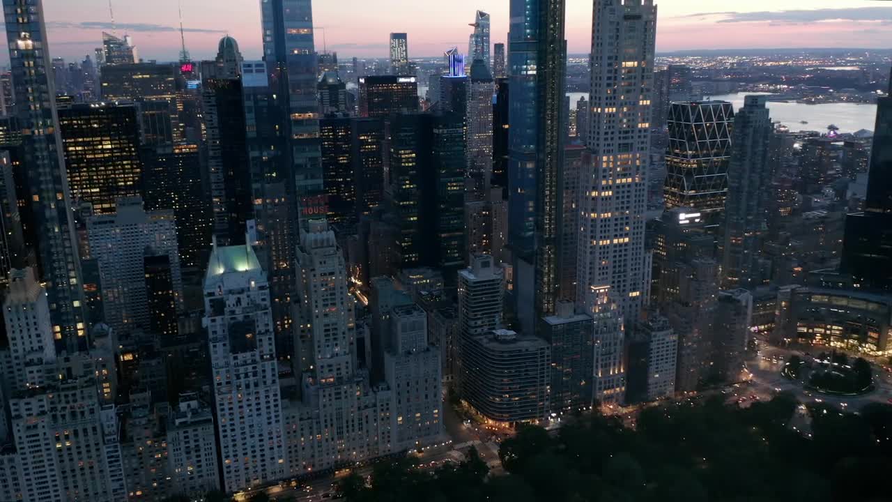 Stock Video Panoramic Shot Of Skyscrapers In New York At Dusk Live Wallpaper - Free Download