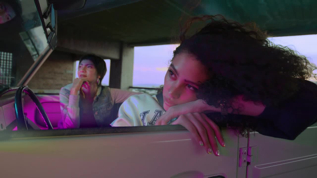 Stock Video Fashion Models In A Convertible Car Live Wallpaper For PC - Free Download