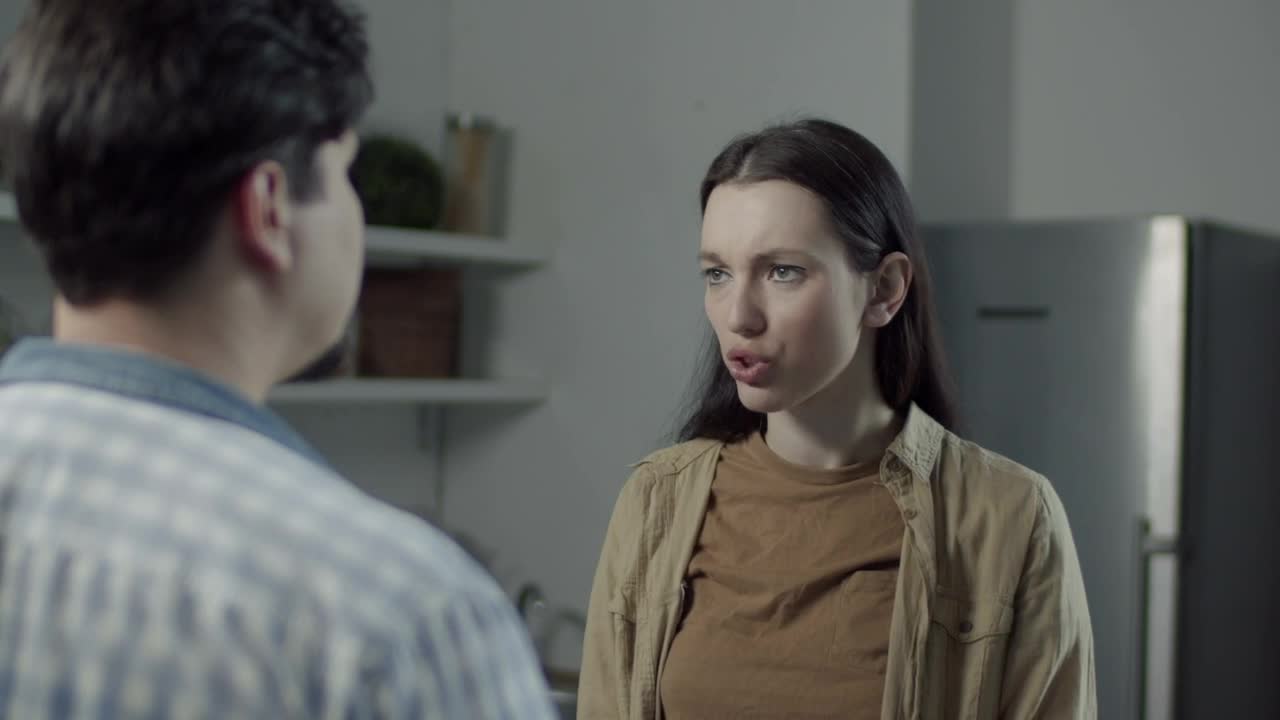 Stock Video Man And Woman Arguing Aggressively Animated Wallpaper - Free Download